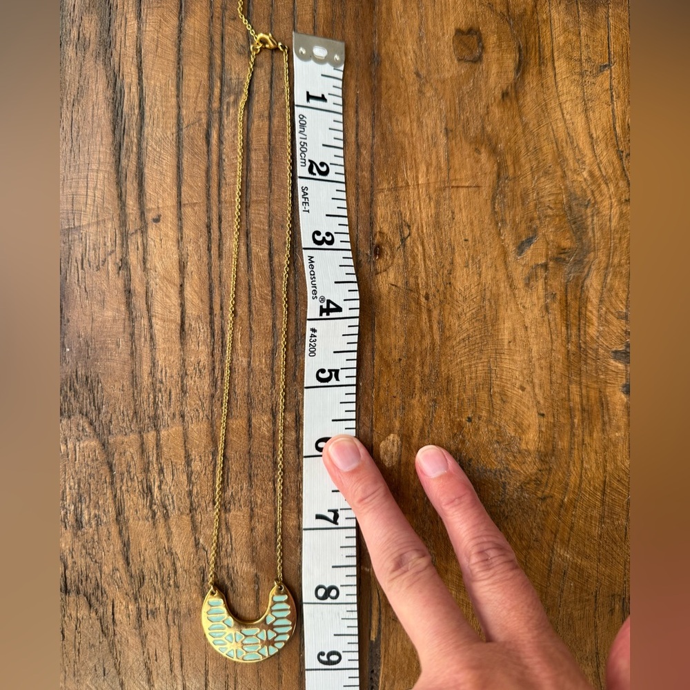 Stella & Dot White/turquoise
Breezeblock Gold Tone Reversible
Pendant Necklace - Picture 6 of 6
